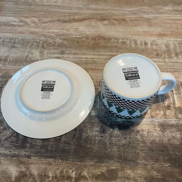 Debbie l Mumm Santa’s Spirit Oneida cup and saucer set of 4 
#coffee #tea #santa - Picture 3 of 4